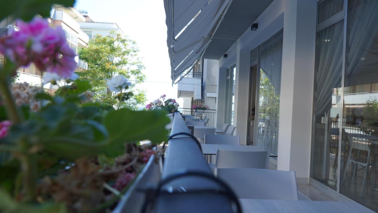 Lively Hotel 3*
